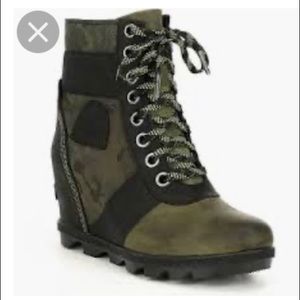 Sorel camo hiker green wedge boots